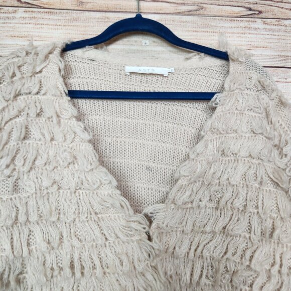 ASTR The Label Short Shaggy Loop Knit Cardigan Beige Sweater Size M Wool Blend - Picture 2 of 15
